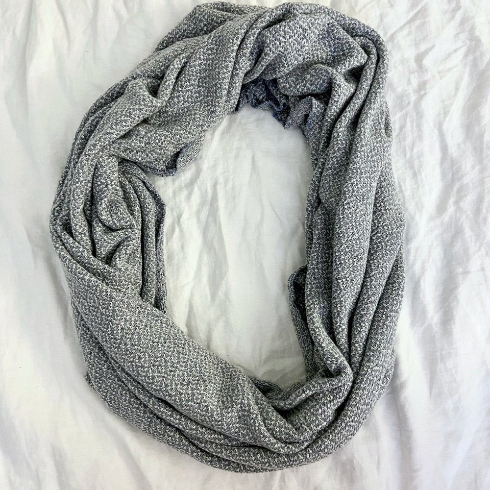 American Apparel Blue and White Circle Scarf